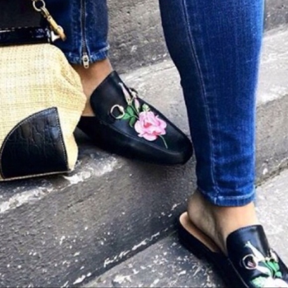 BLACK FLORAL EMBROIDERED MULE SIZE 7 - Picture 2 of 6